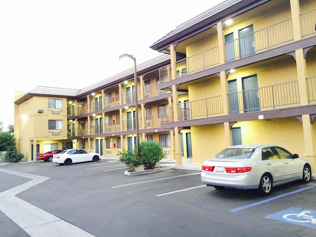 Simply Home Inn & Suites - Riverside Exteriör bild