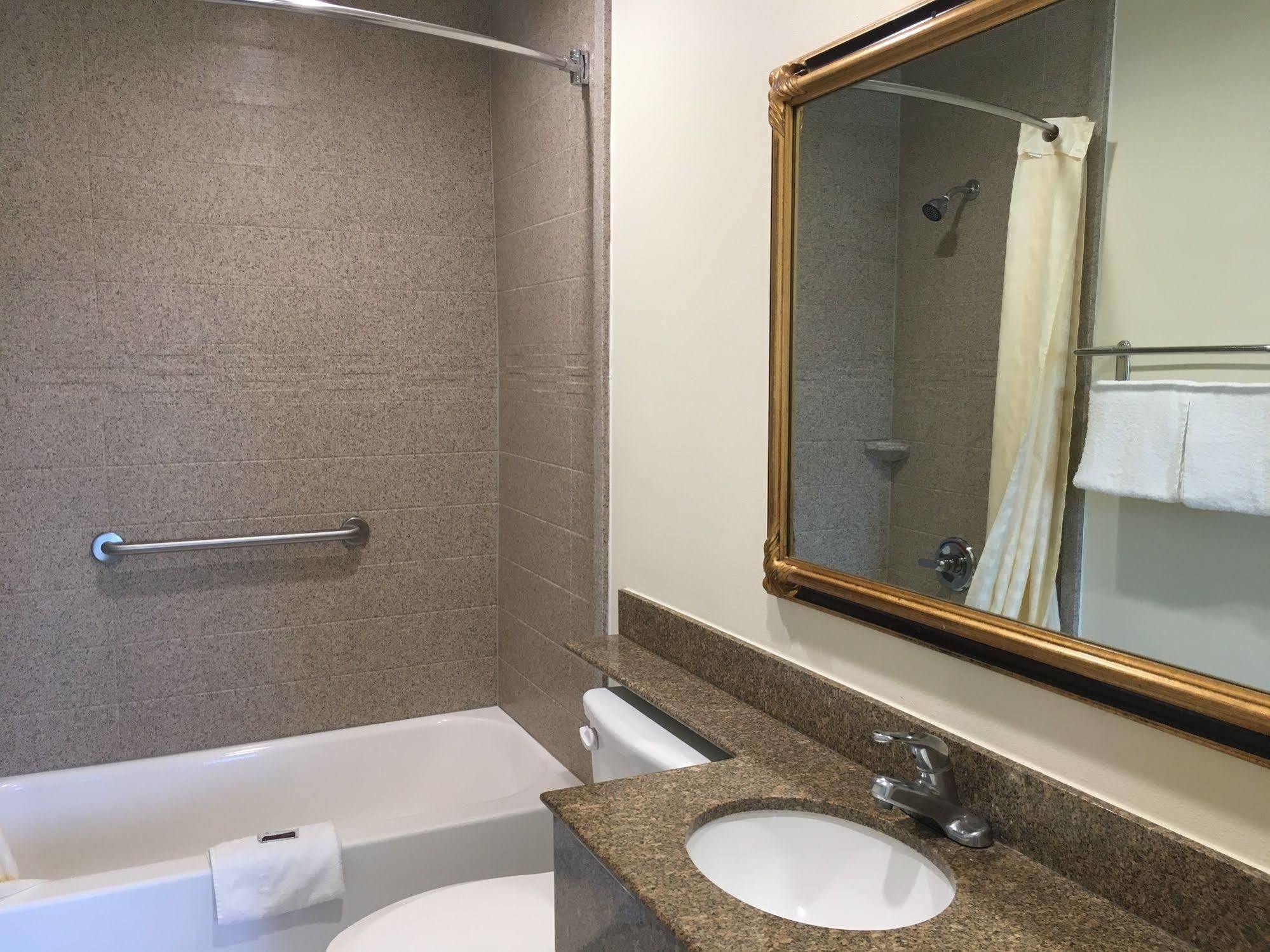 Simply Home Inn & Suites - Riverside Exteriör bild