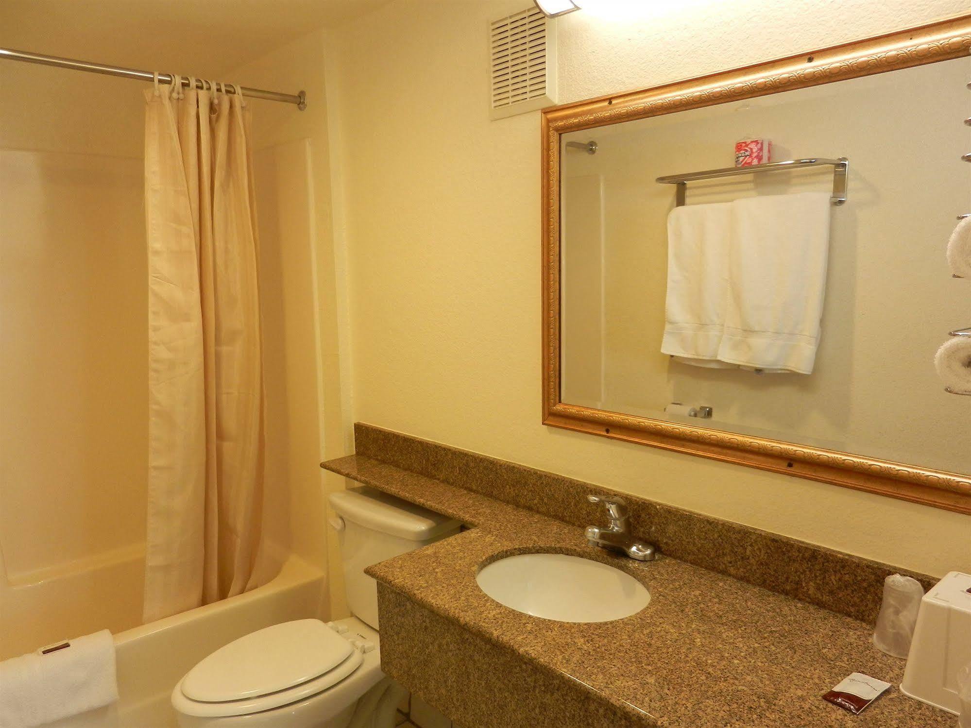 Simply Home Inn & Suites - Riverside Exteriör bild