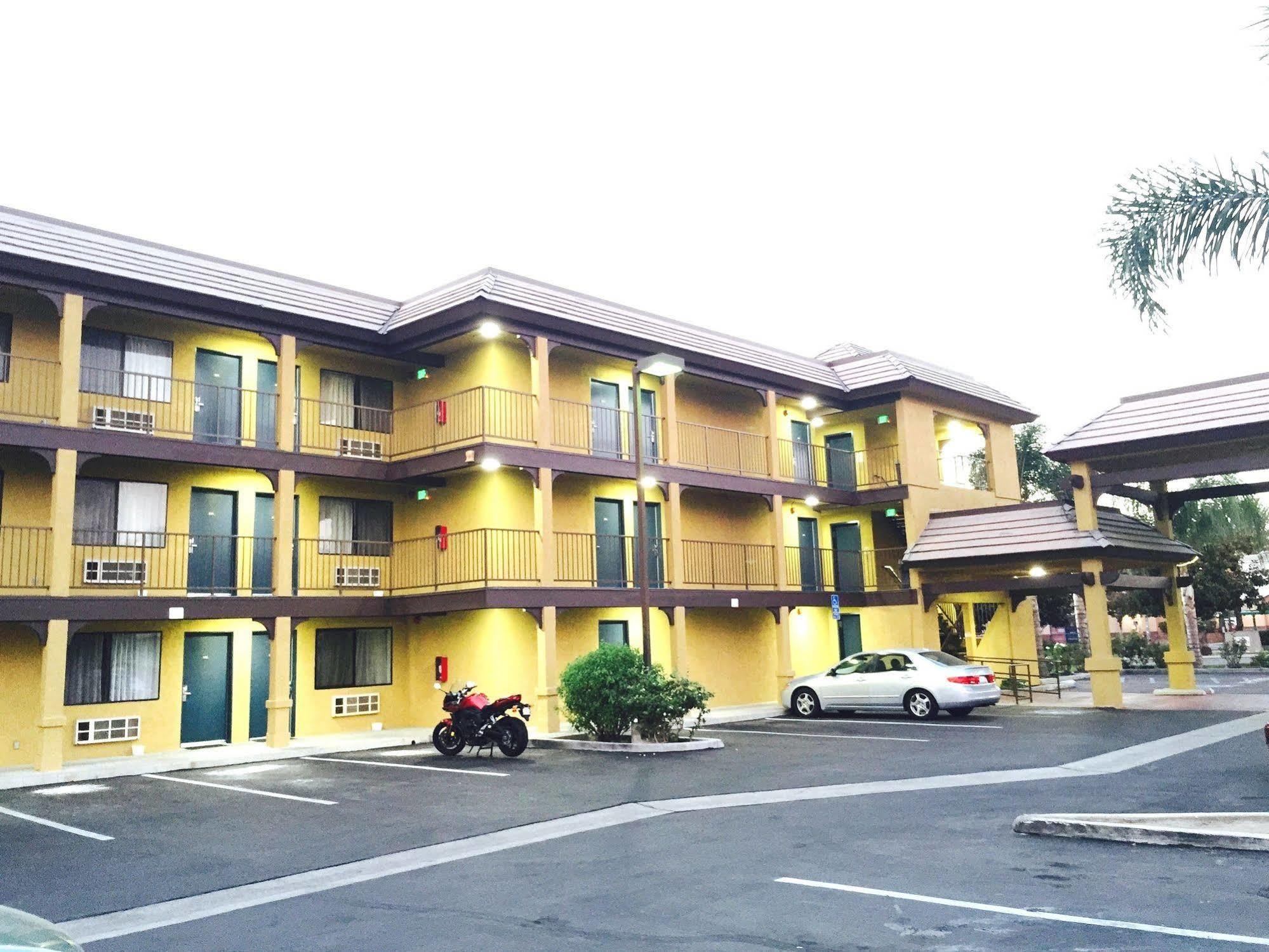 Simply Home Inn & Suites - Riverside Exteriör bild