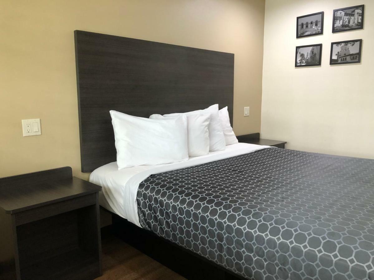 Simply Home Inn & Suites - Riverside Exteriör bild